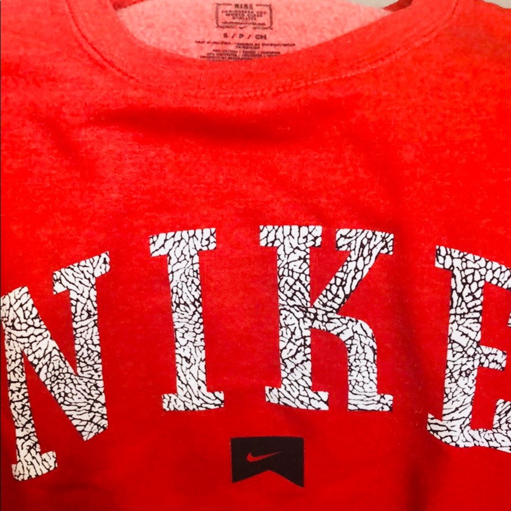Nike • vintage print sweatshirt